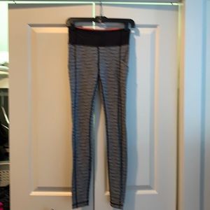 Lululemon leggings Luxstreme material size 4